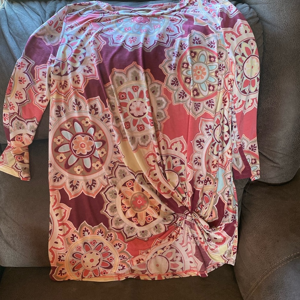 Large boutique top with front knot.